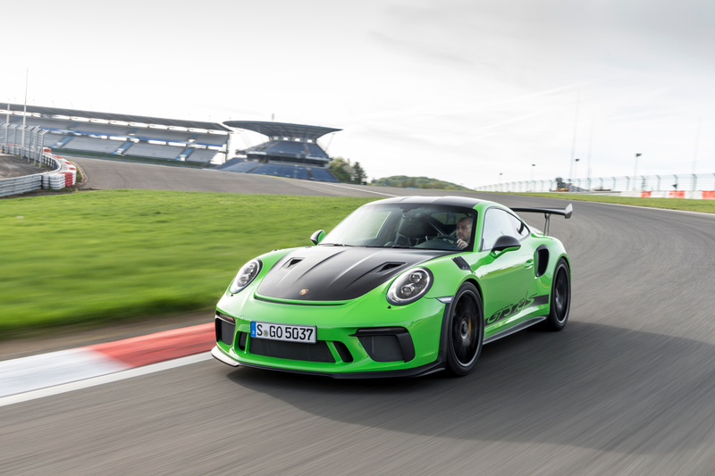 Illustration for article titled Put These Very Good 2019 Porsche 911 GT3 RS Photos In Your Life